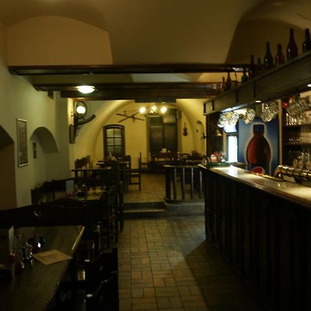 פארדוביצה Hotel U Zlateho Andela מראה חיצוני תמונה