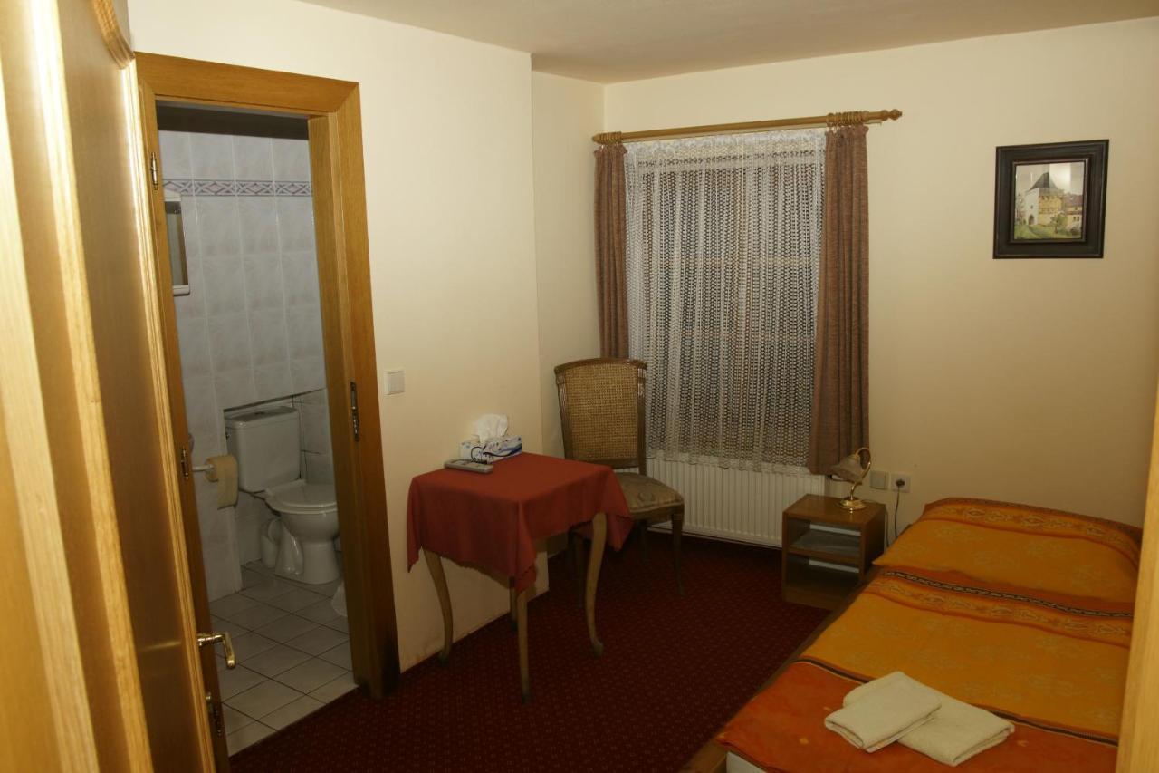 פארדוביצה Hotel U Zlateho Andela חדר תמונה