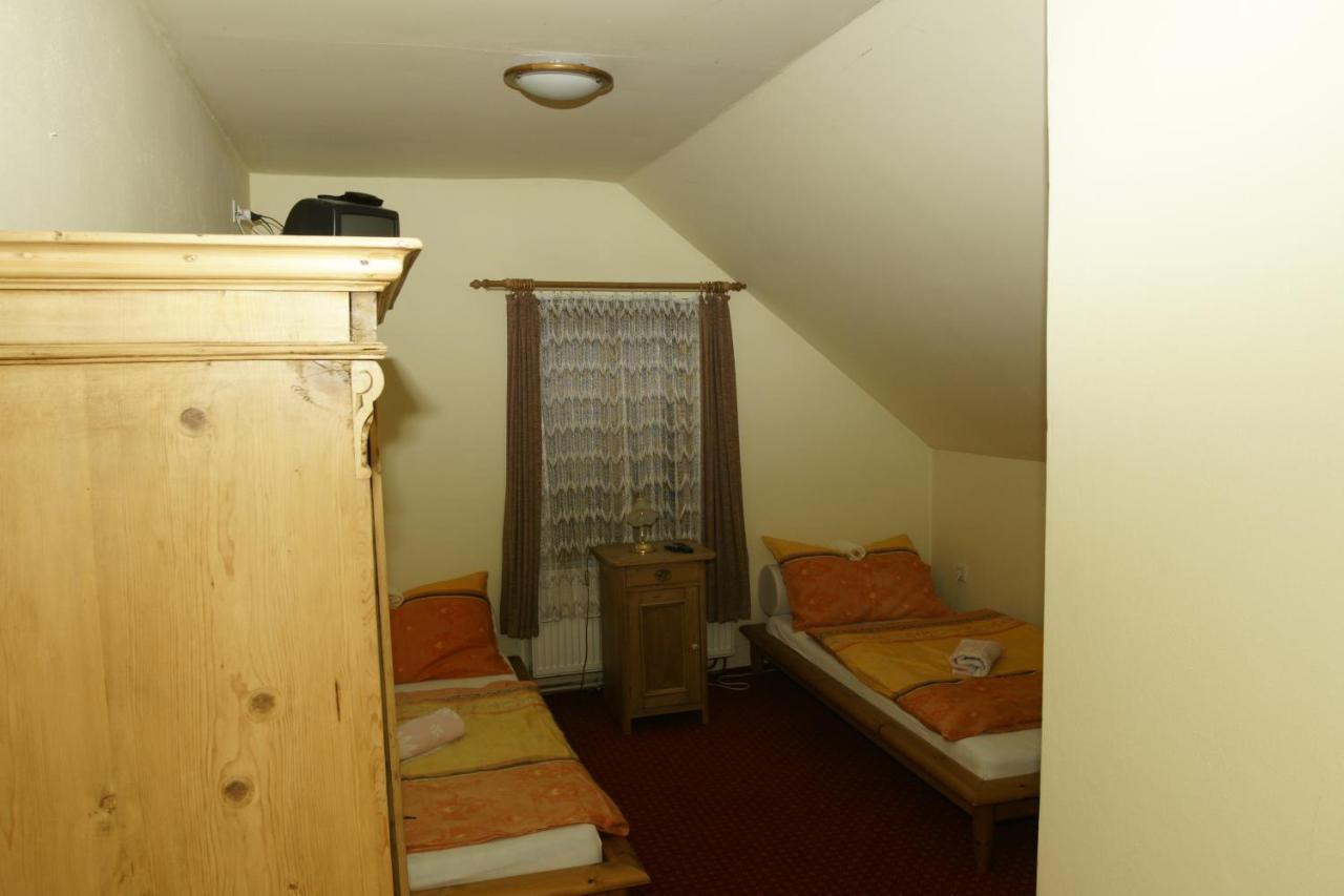 פארדוביצה Hotel U Zlateho Andela חדר תמונה