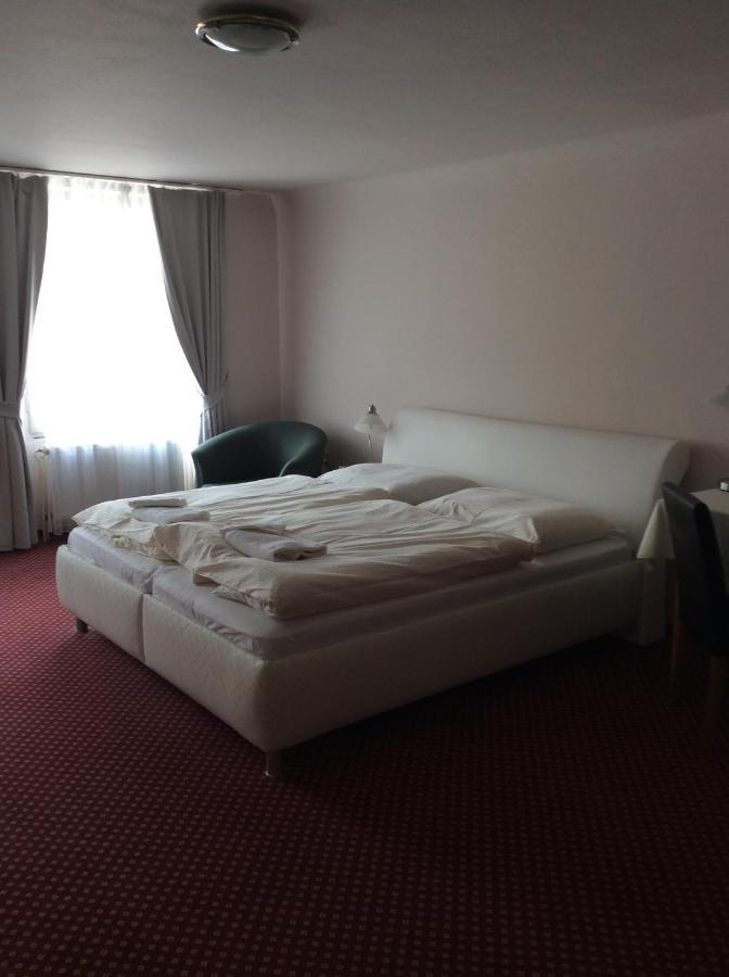 פארדוביצה Hotel U Zlateho Andela מראה חיצוני תמונה