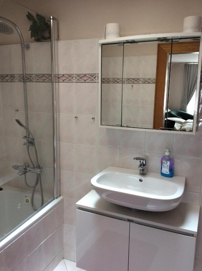פארדוביצה Hotel U Zlateho Andela מראה חיצוני תמונה