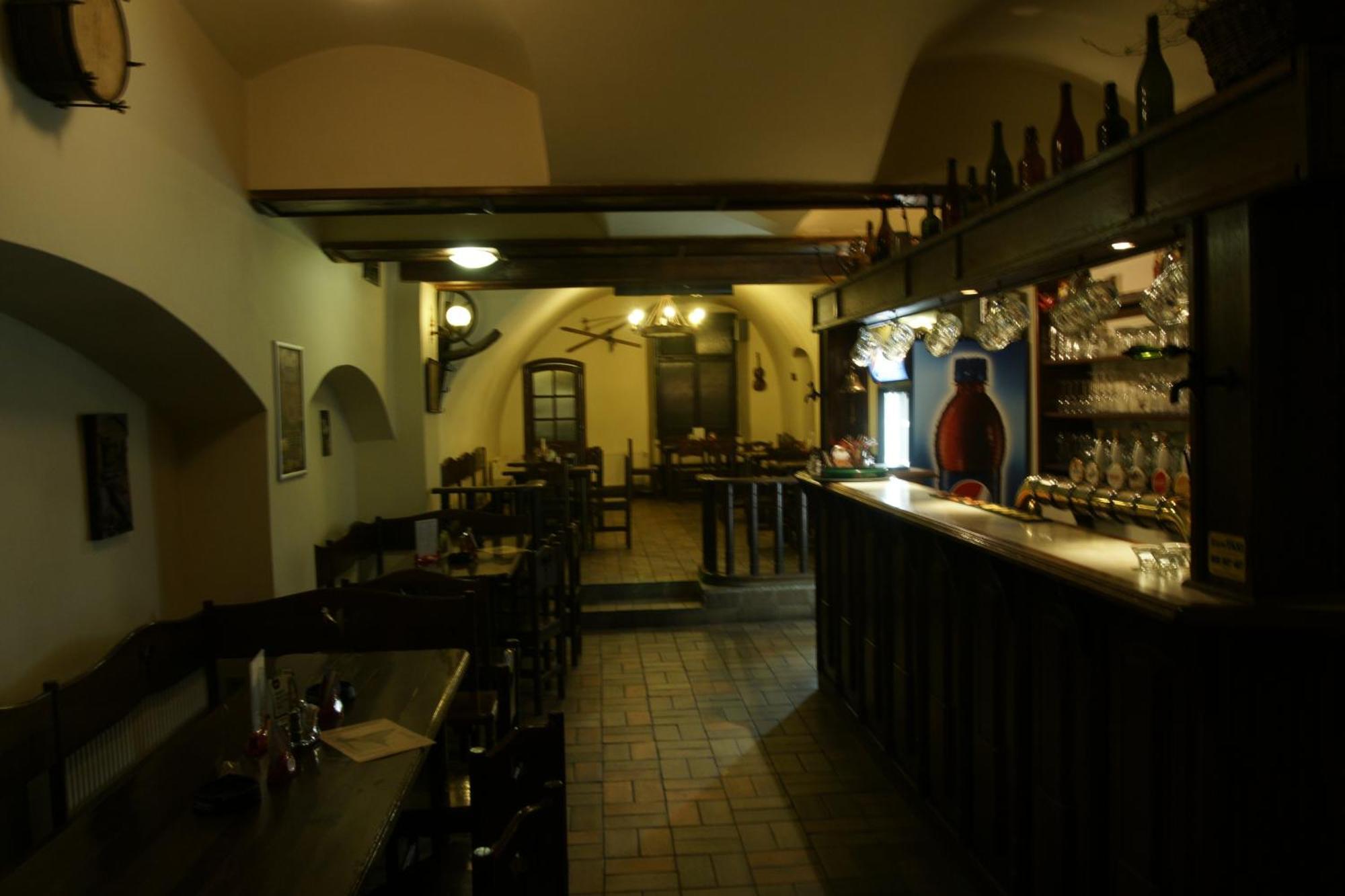 פארדוביצה Hotel U Zlateho Andela מראה חיצוני תמונה